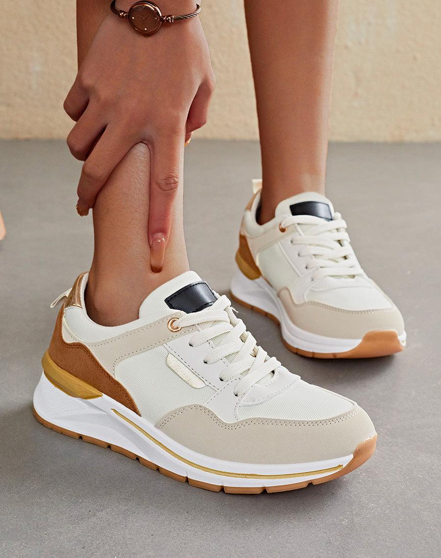 Baskets beiges et marrons à multiples empiècements