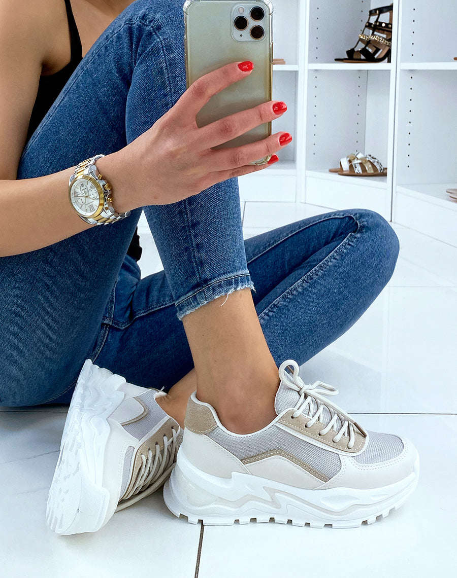 Baskets beiges à grosse plateforme blanche