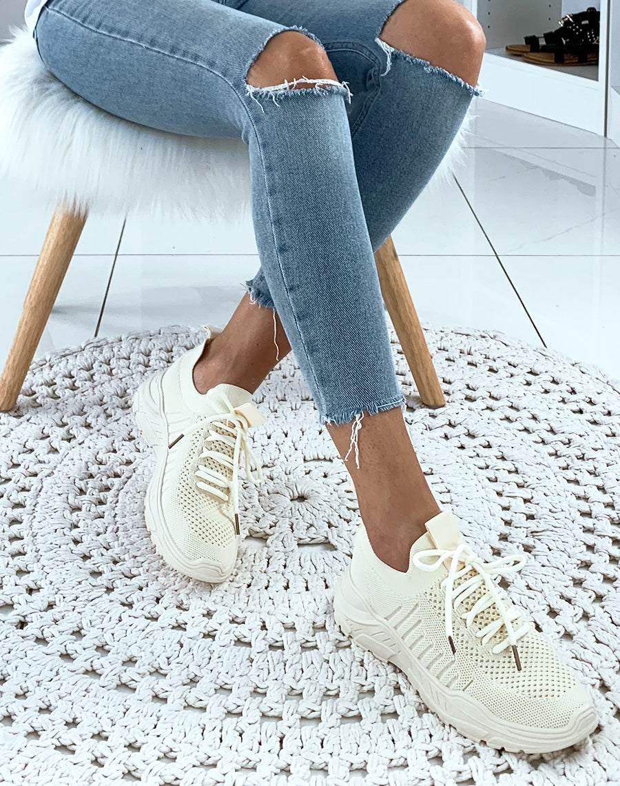 Baskets beiges souples respirantes effet chaussettes