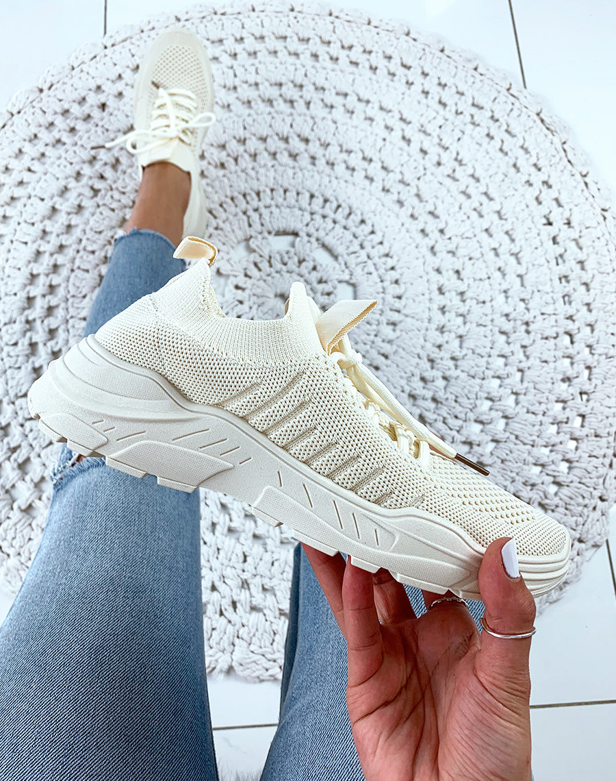Baskets beiges souples respirantes effet chaussettes