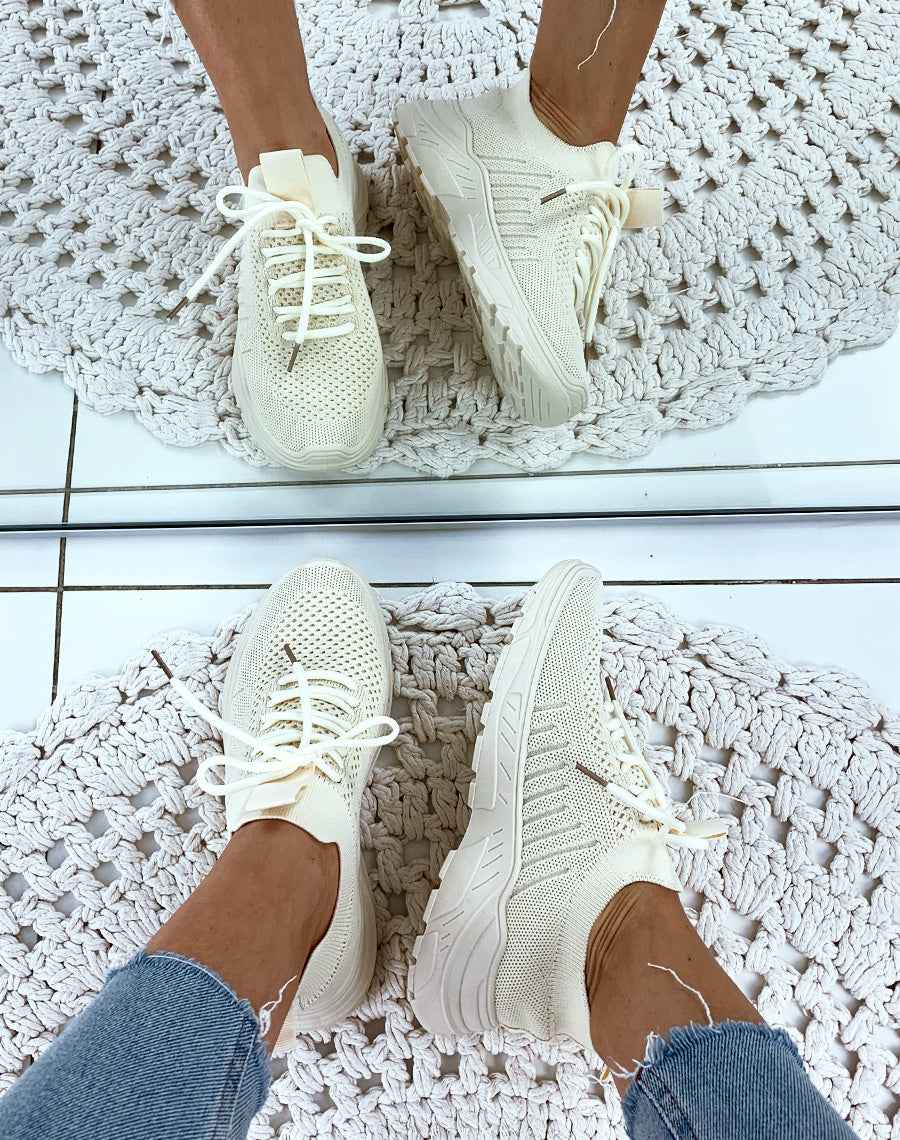 Baskets beiges souples respirantes effet chaussettes