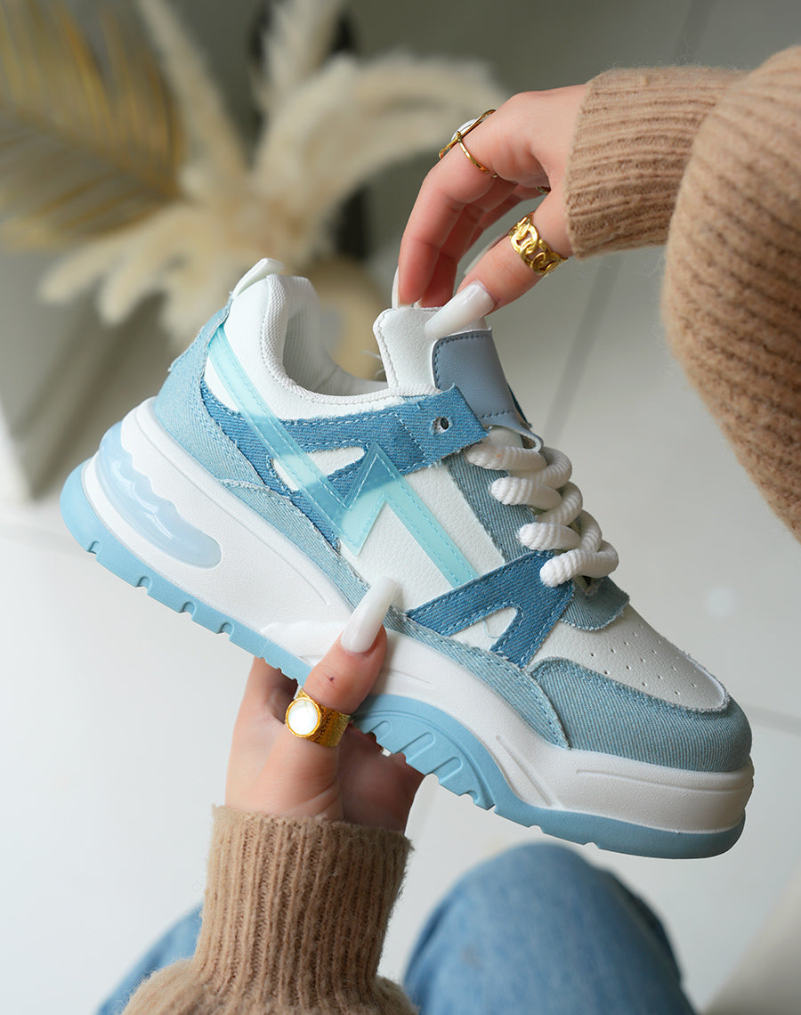 BASKETS BI-COULEUR JEANS ET BLANCHES ? MOTIF ET ? LACETS EFFET CORDE