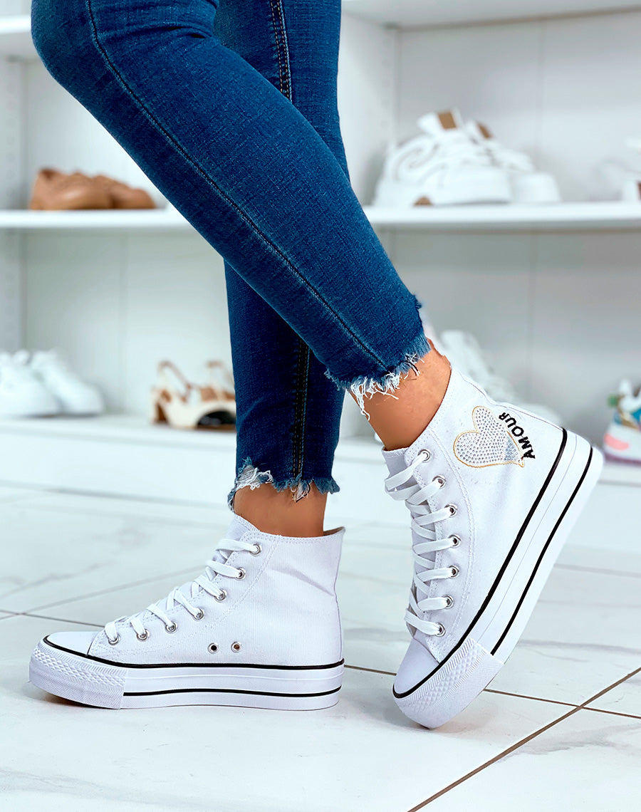 Baskets blanche montantes à lacets avec détail strass et inscription