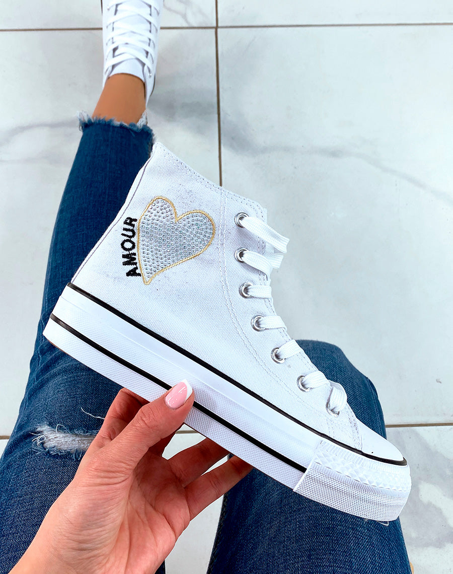 Baskets blanche montantes à lacets avec détail strass et inscription