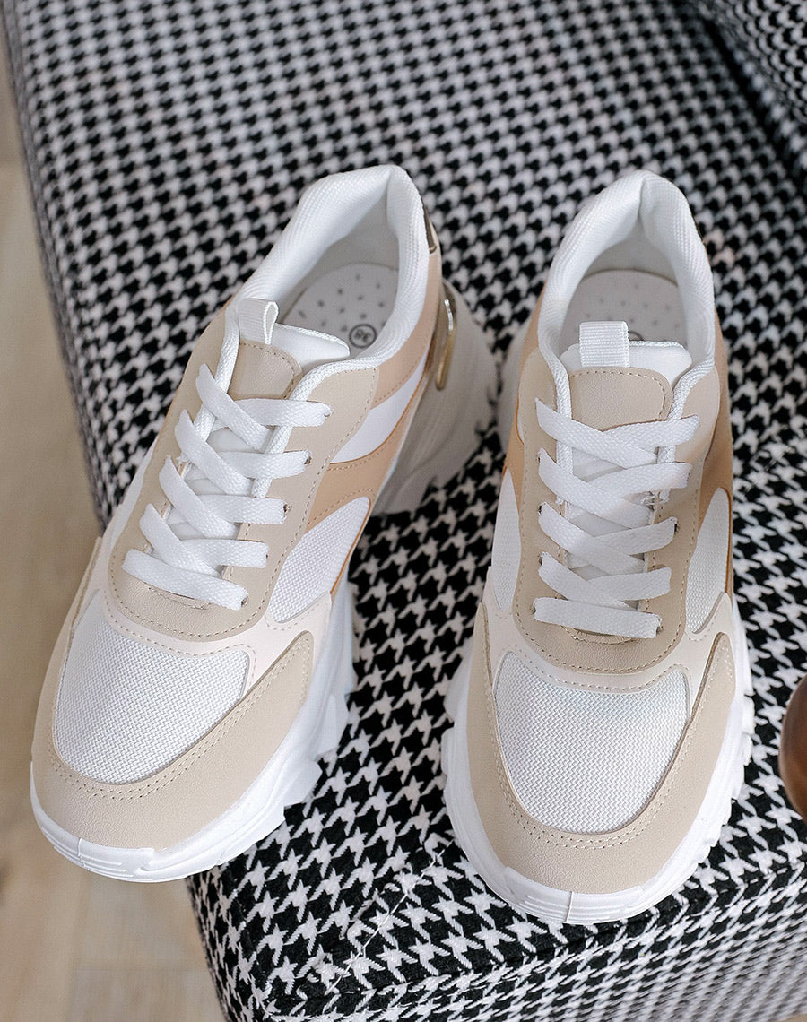 Baskets blanches aux empiècements beiges