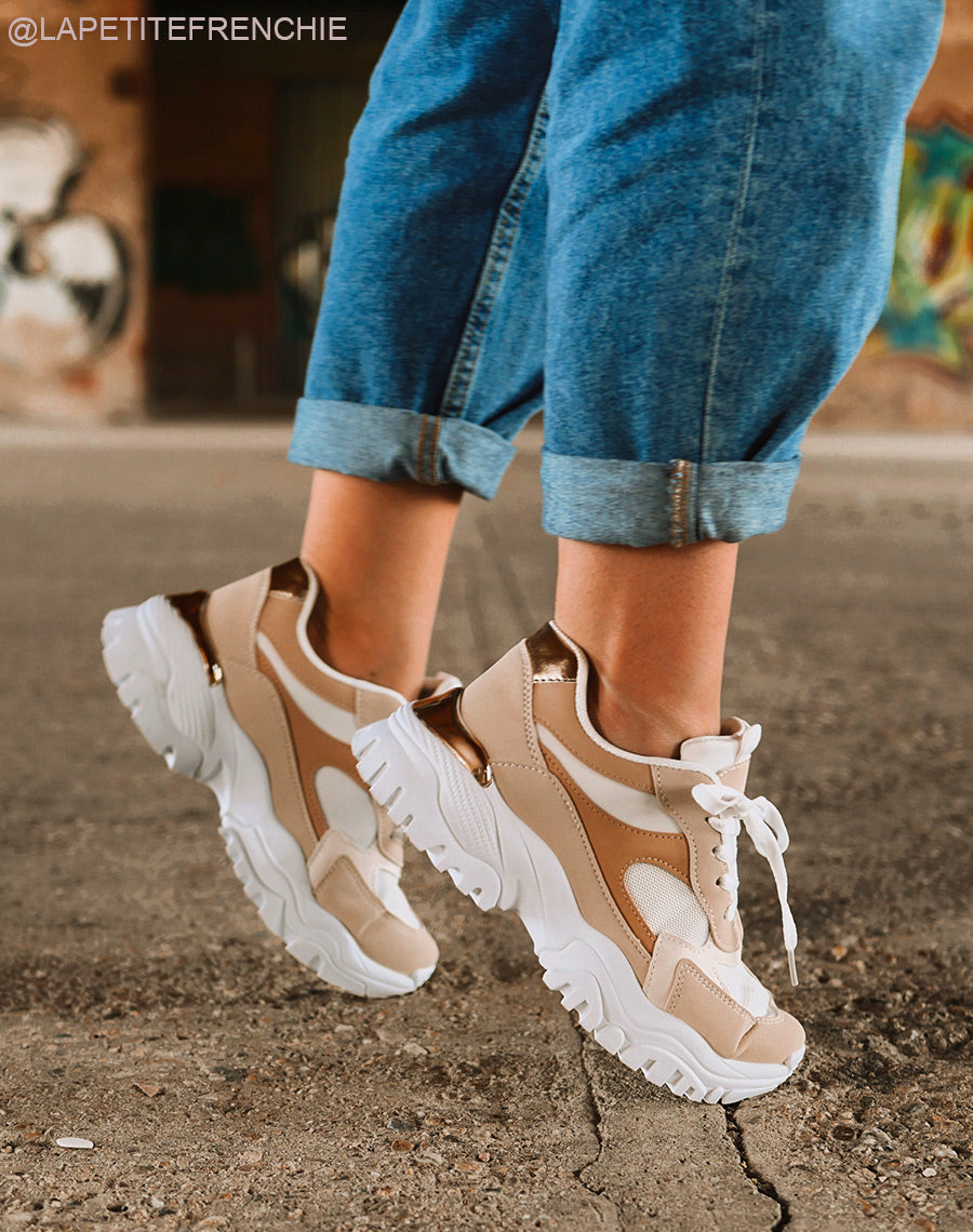Baskets blanches aux empiècements beiges