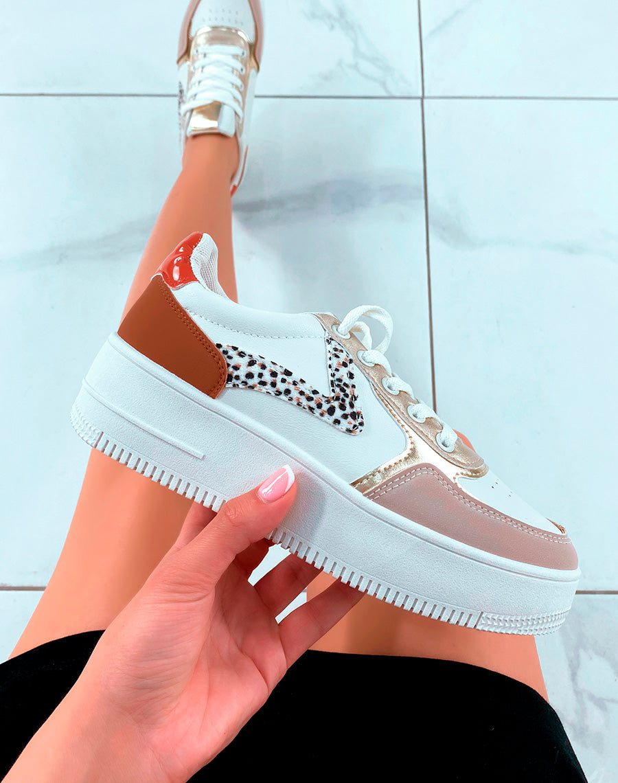 Baskets blanches aux empiècements tricolores et détails guépard