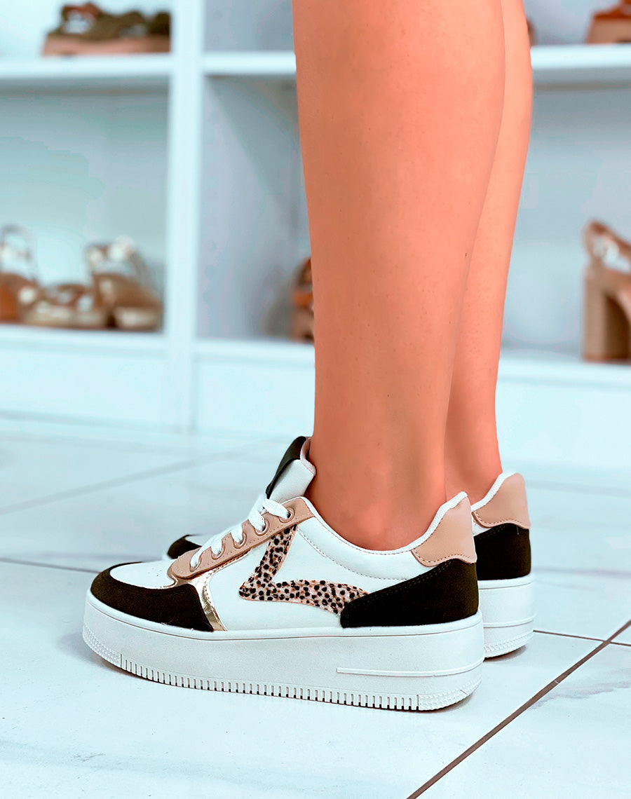 Baskets blanches aux empiècements tricolores et détails guépard