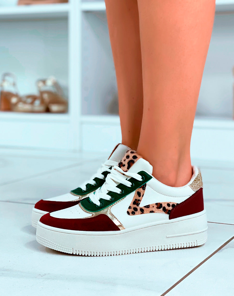 Baskets blanches aux empiècements tricolores et détails léopard
