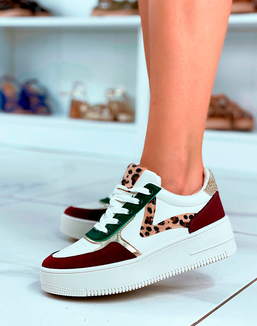 Baskets blanches aux empiècements tricolores et détails léopard