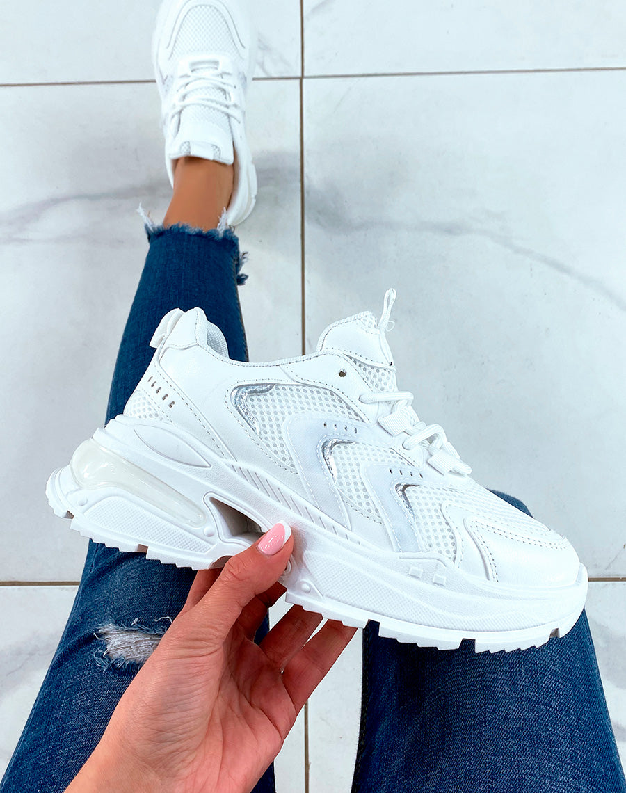 Baskets blanches aux multiples détails originaux