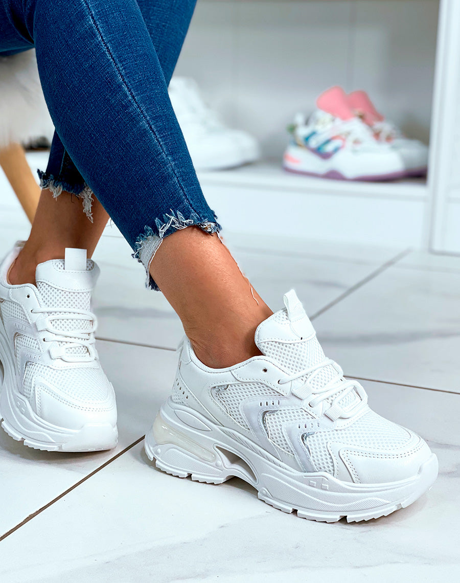 Baskets blanches aux multiples détails originaux