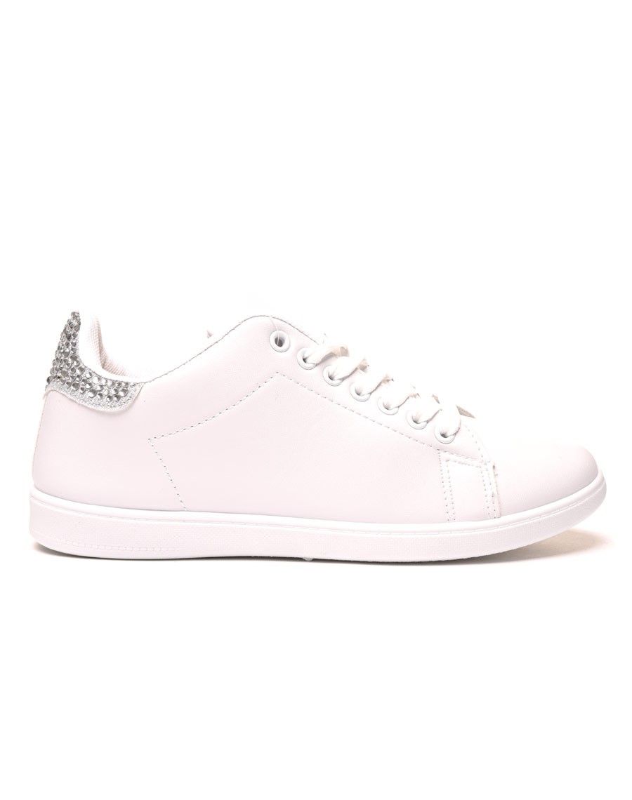 Baskets blanches avec détails strass argentés à l'arrière