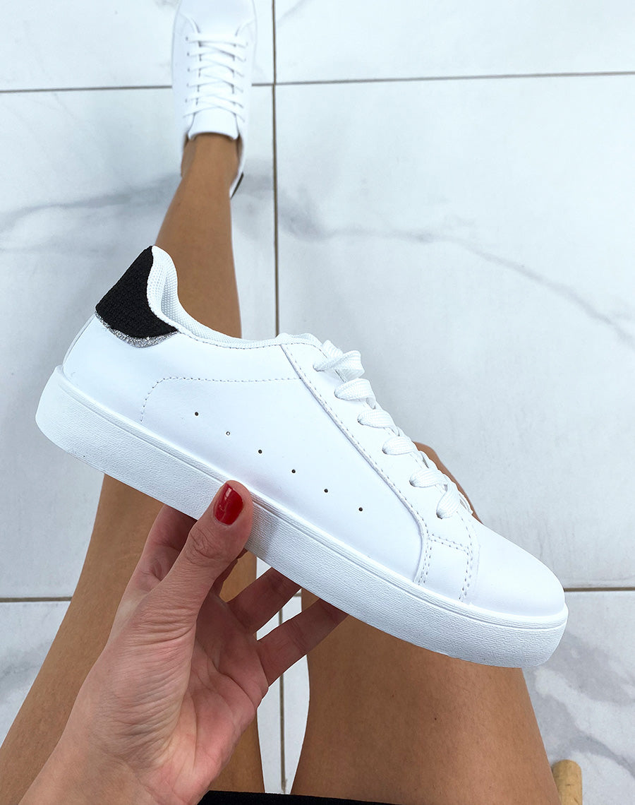 Baskets blanches avec empiècement arrière noir en tweed