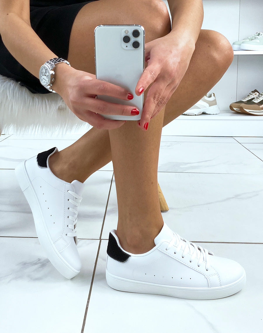 Baskets blanches avec empiècement arrière noir en tweed