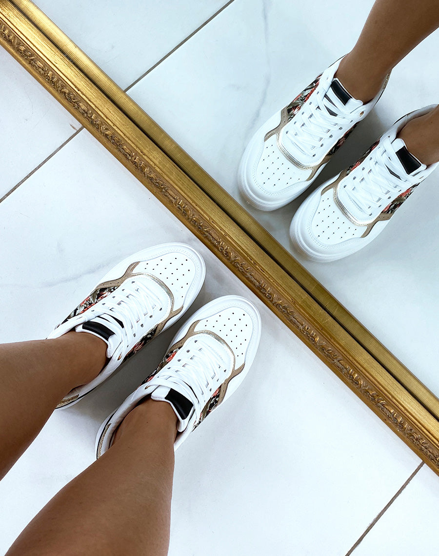 Baskets blanches avec empiècement fleuri