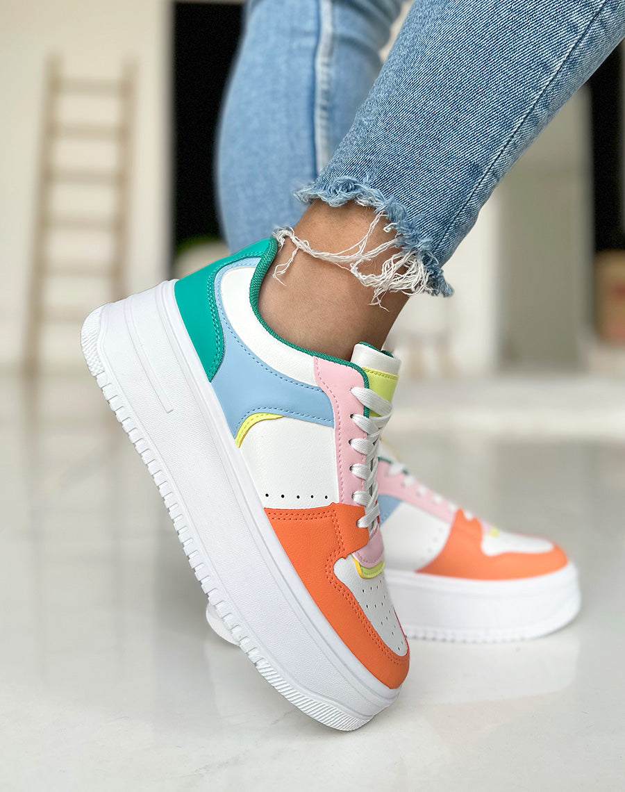 Baskets blanches avec empiècements colorés et à grosse plateforme