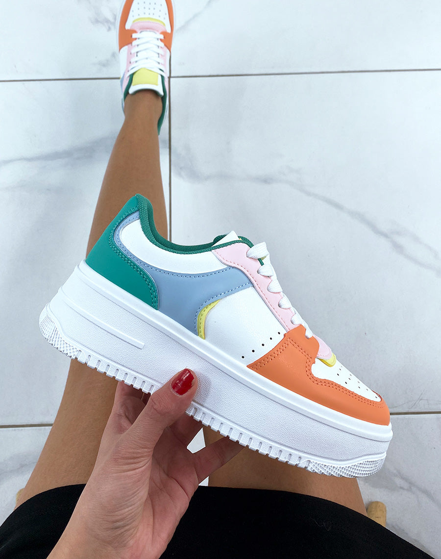 Baskets blanches avec empiècements colorés et à grosse plateforme
