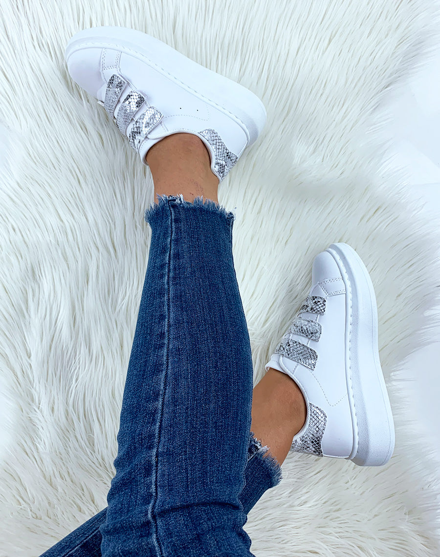 Baskets blanches avec scratchs à plateforme