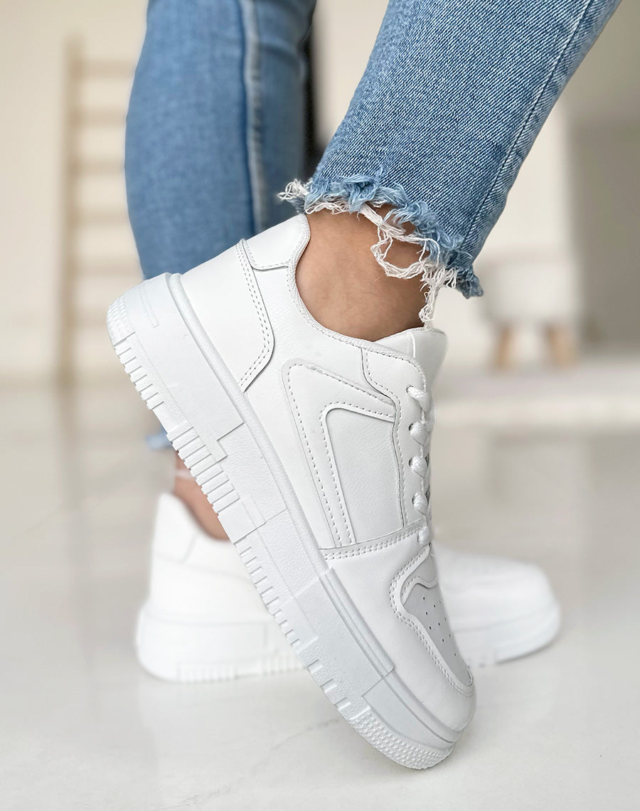 Baskets blanches avec surpiqures