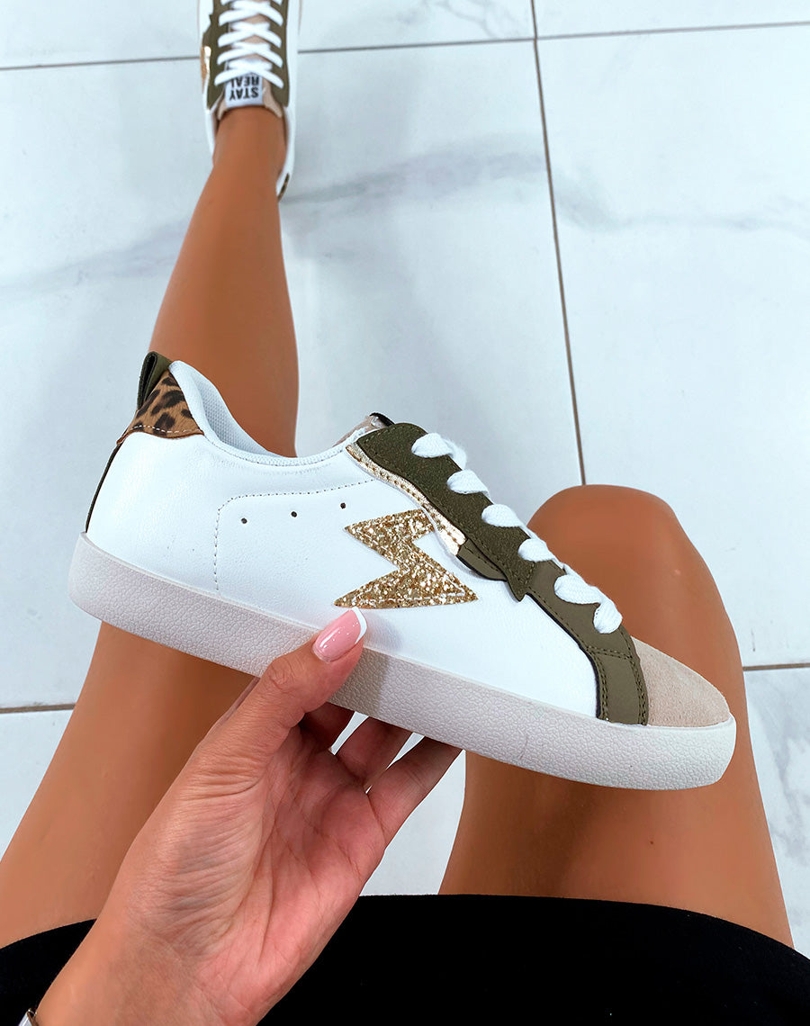 Baskets Blanches avec une Touche de Vert : Éclectique mais Élégant