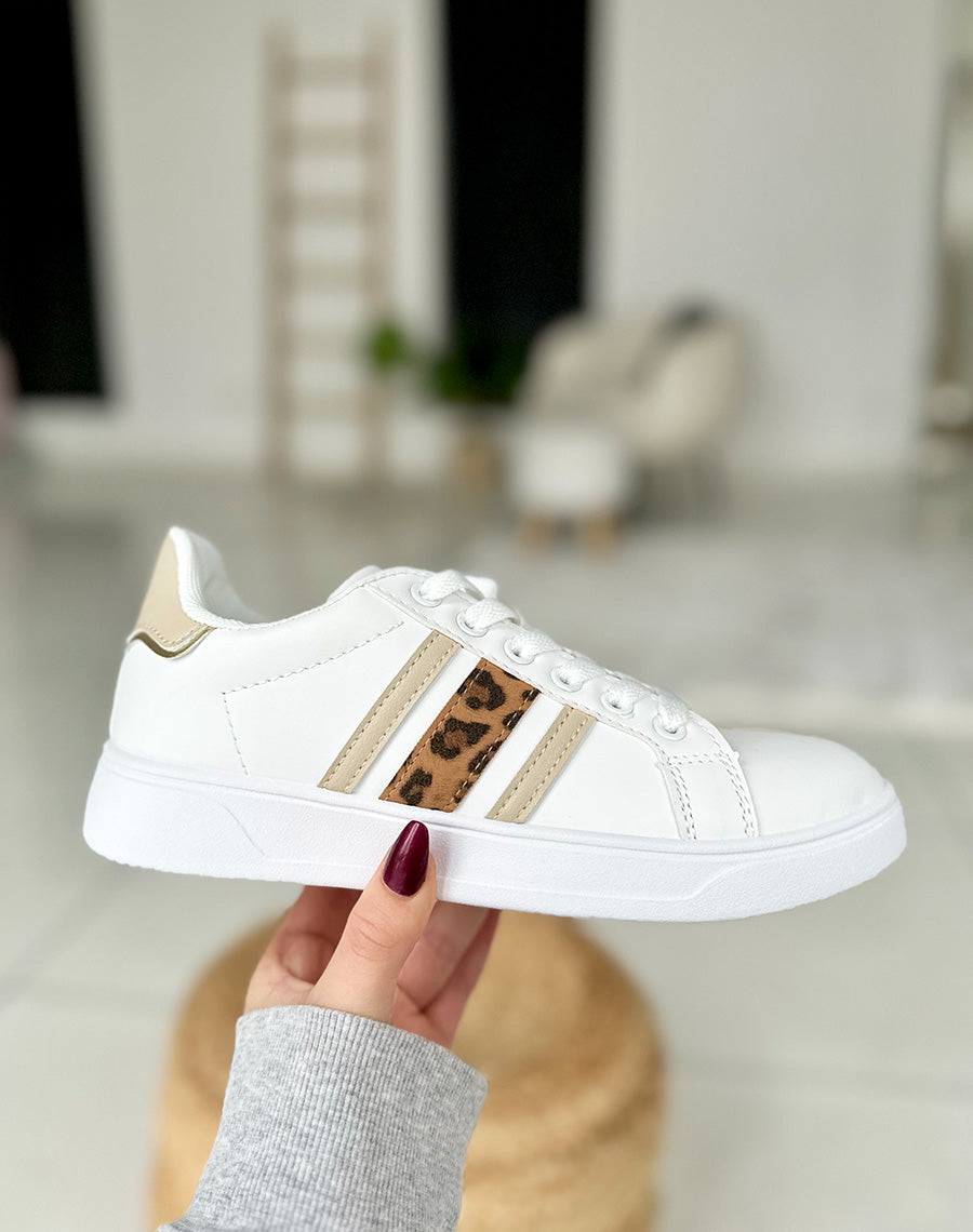 Baskets blanches basses à détails beiges et léopard