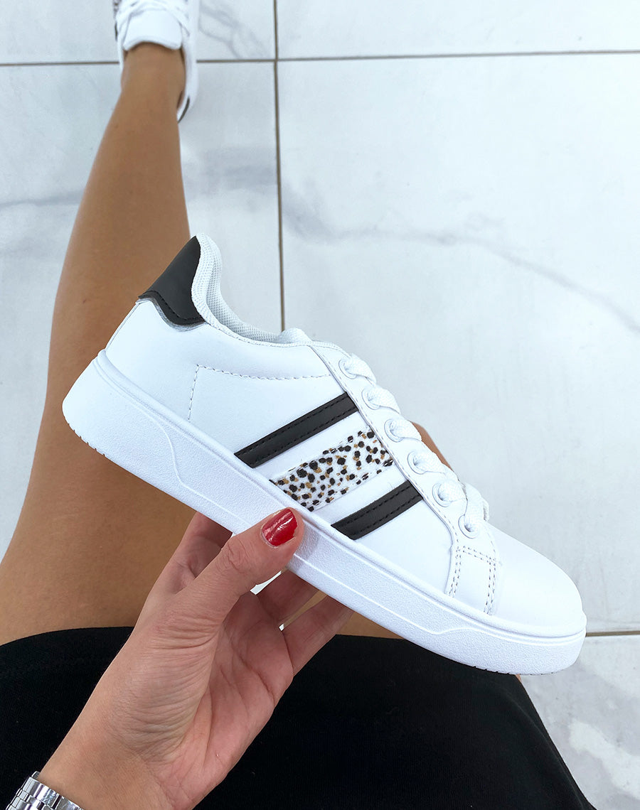 Baskets blanches basses à détails noir et léopard