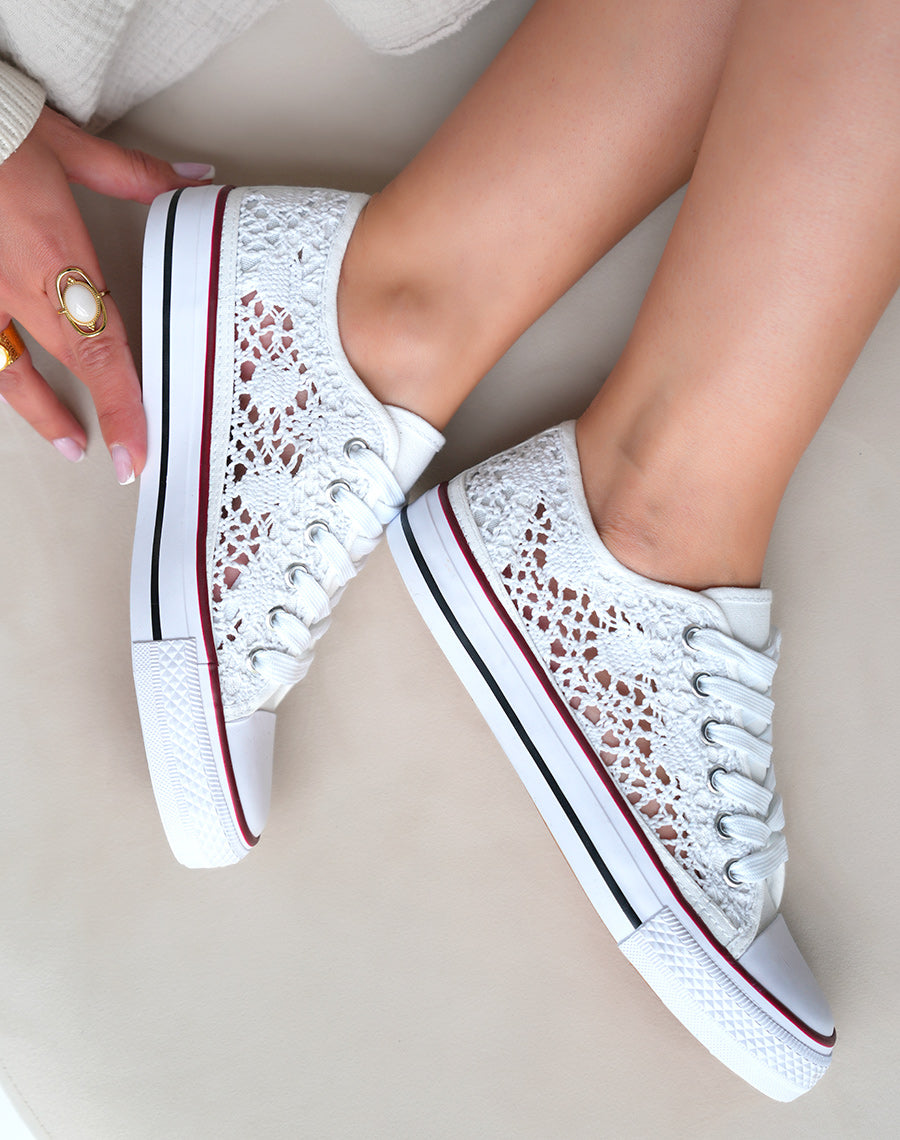 Baskets blanches basses effet brodé