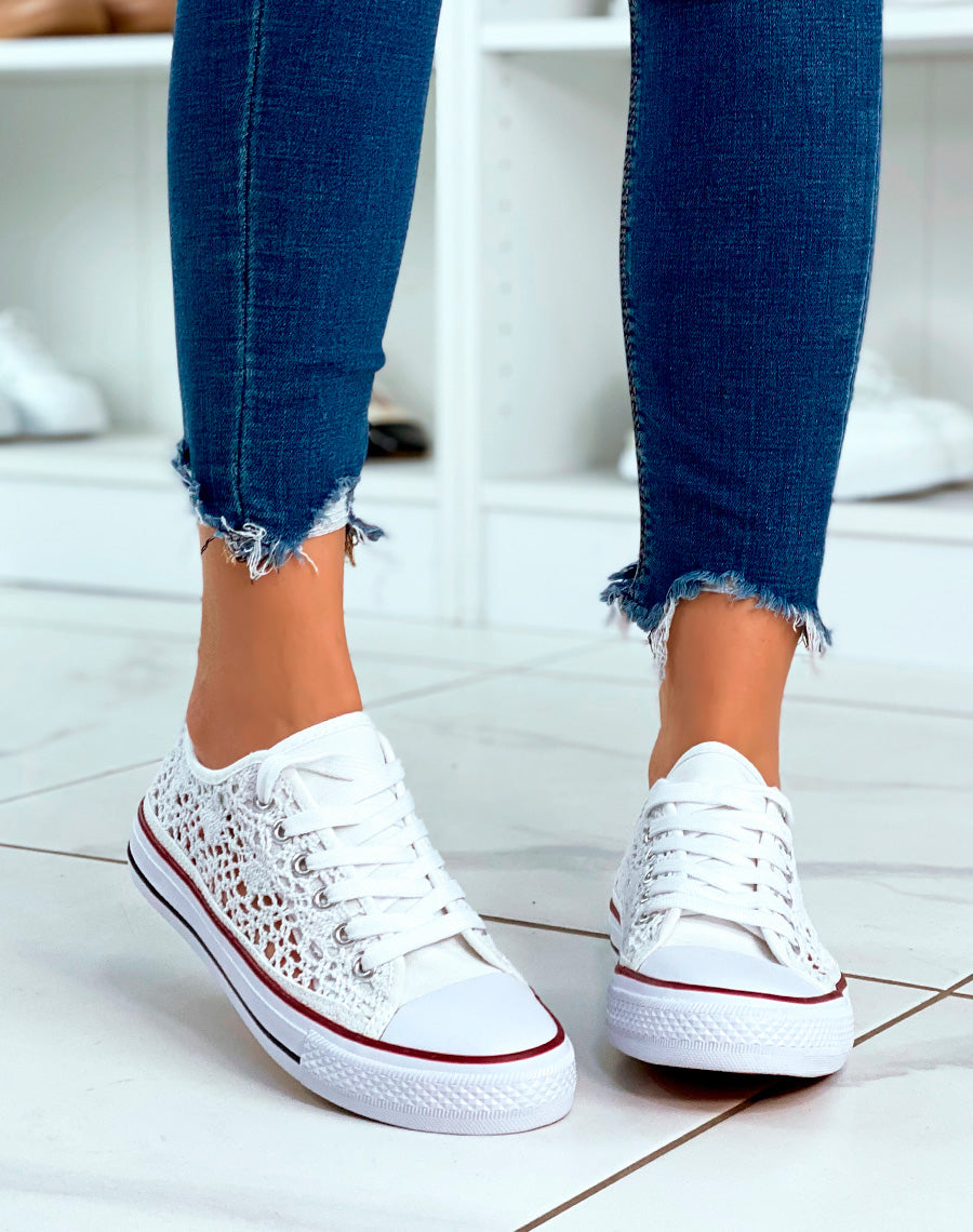Baskets blanches basses effet brodé
