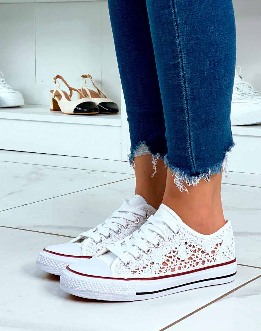 Baskets blanches basses effet brodé