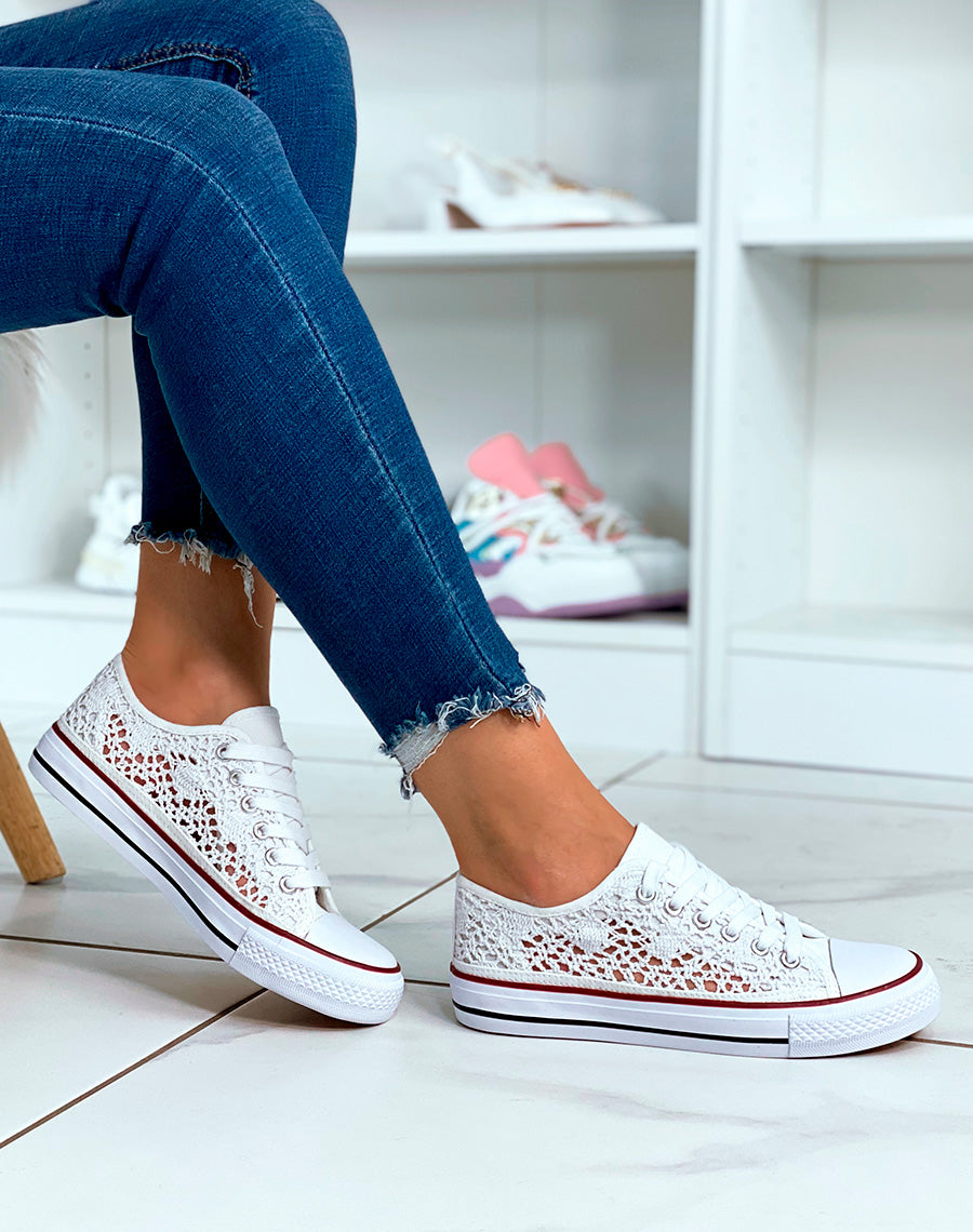 Baskets blanches basses effet brodé