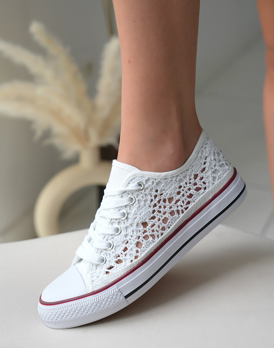 Baskets blanches basses effet brodé