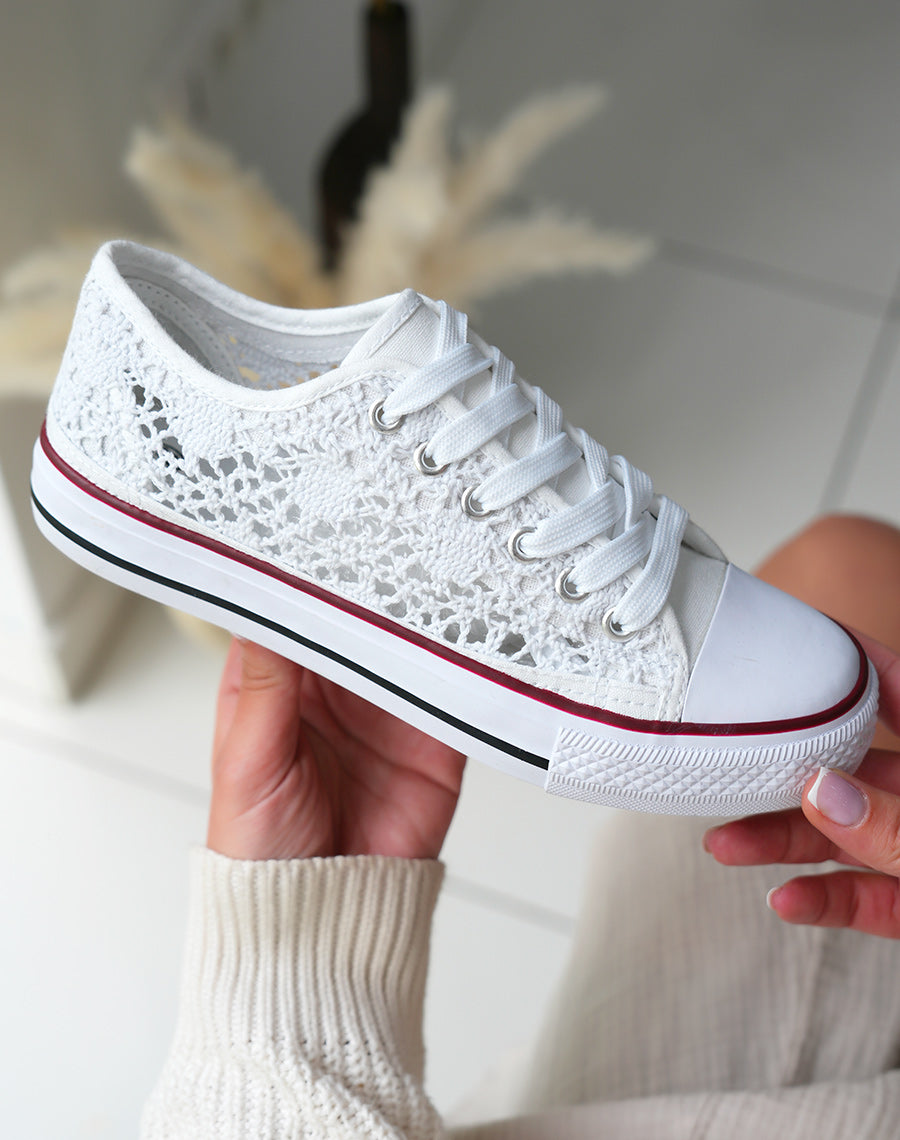 Baskets blanches basses effet brodé