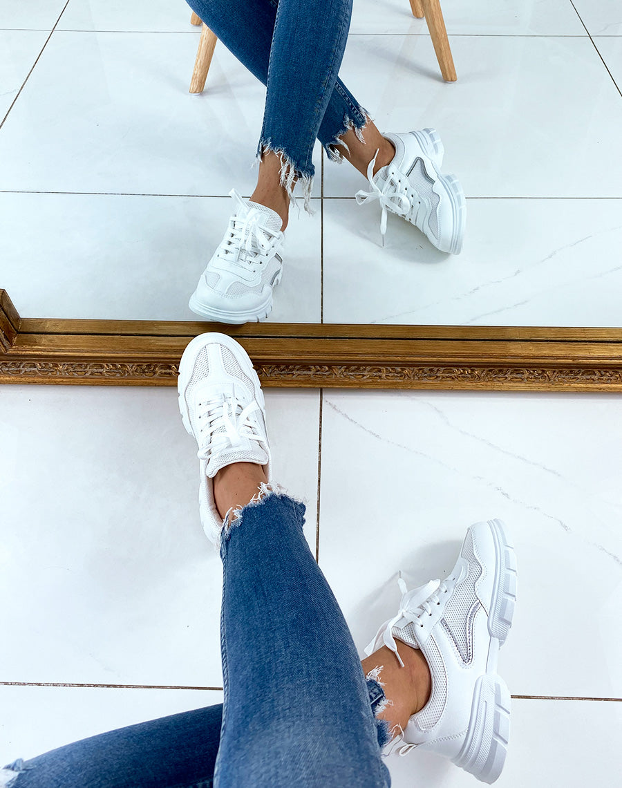 Baskets blanches bi-matières à empiècements argentés