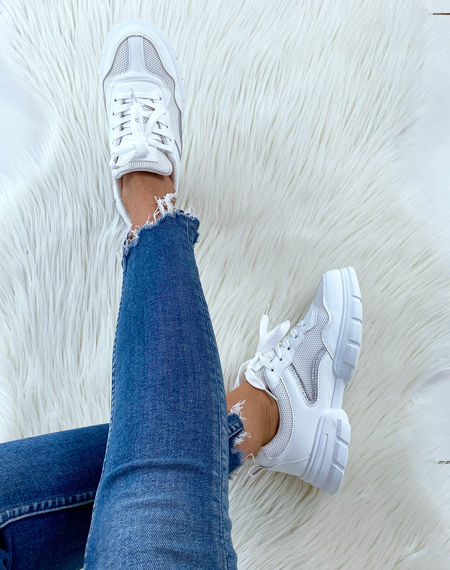 Baskets blanches bi-matières à empiècements argentés