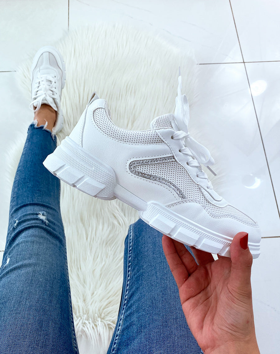 Baskets blanches bi-matières à empiècements argentés