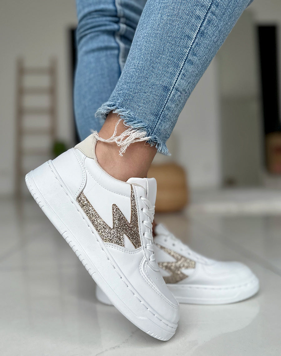 Baskets blanches à détails éclair dorés pailleté et empiècement beige
