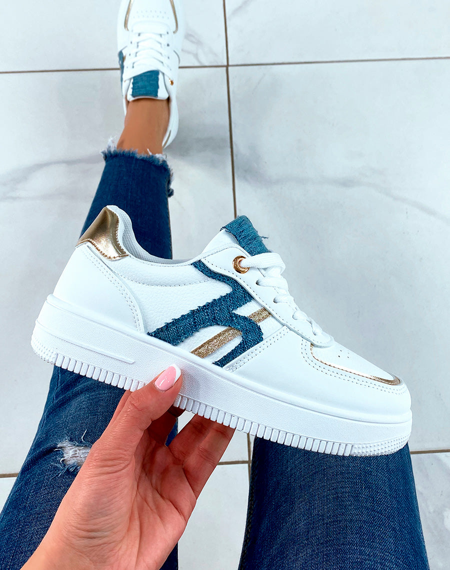 Baskets blanches à détails dorés et motif matière tissu