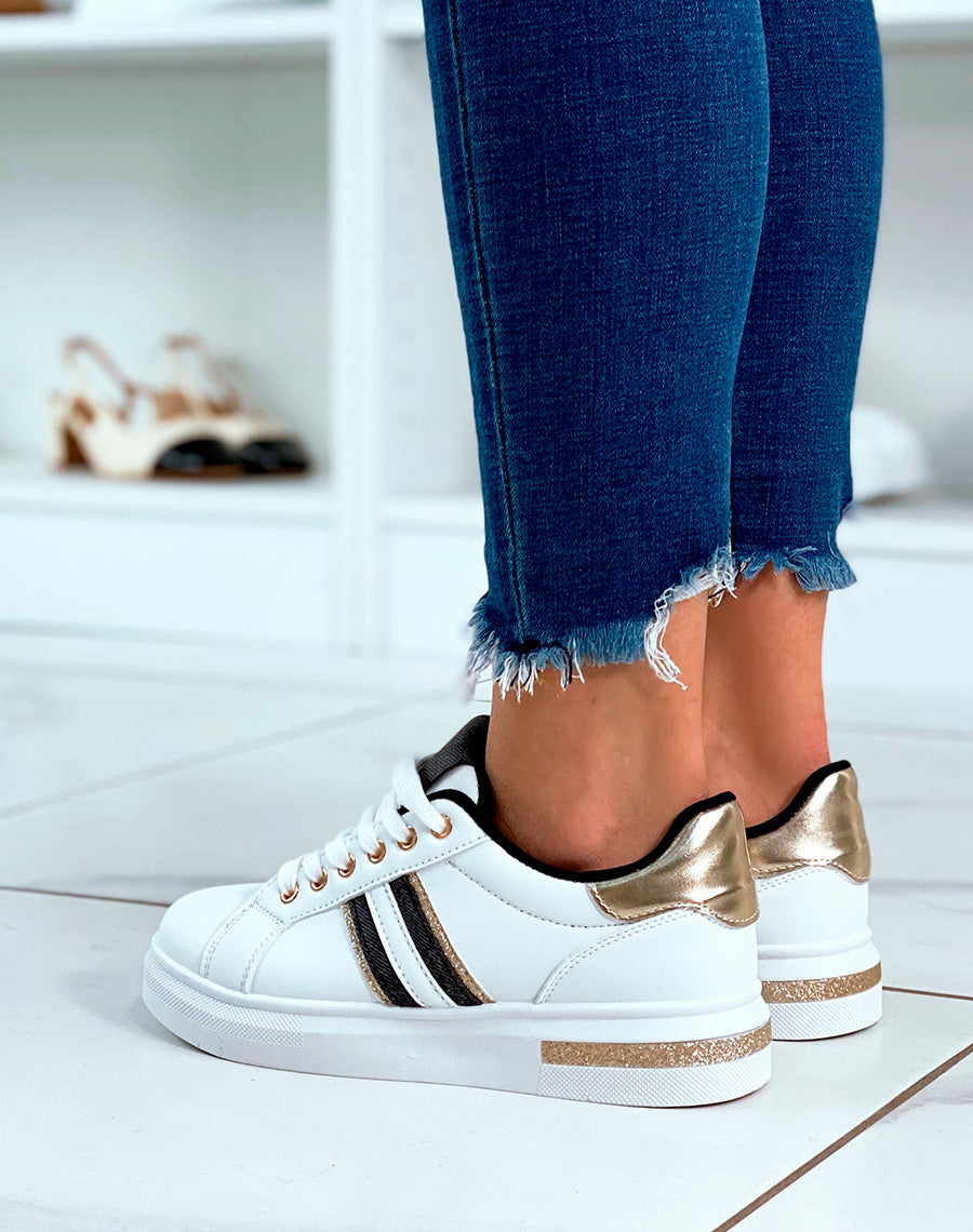 Baskets blanches à détails dorés pailletés
