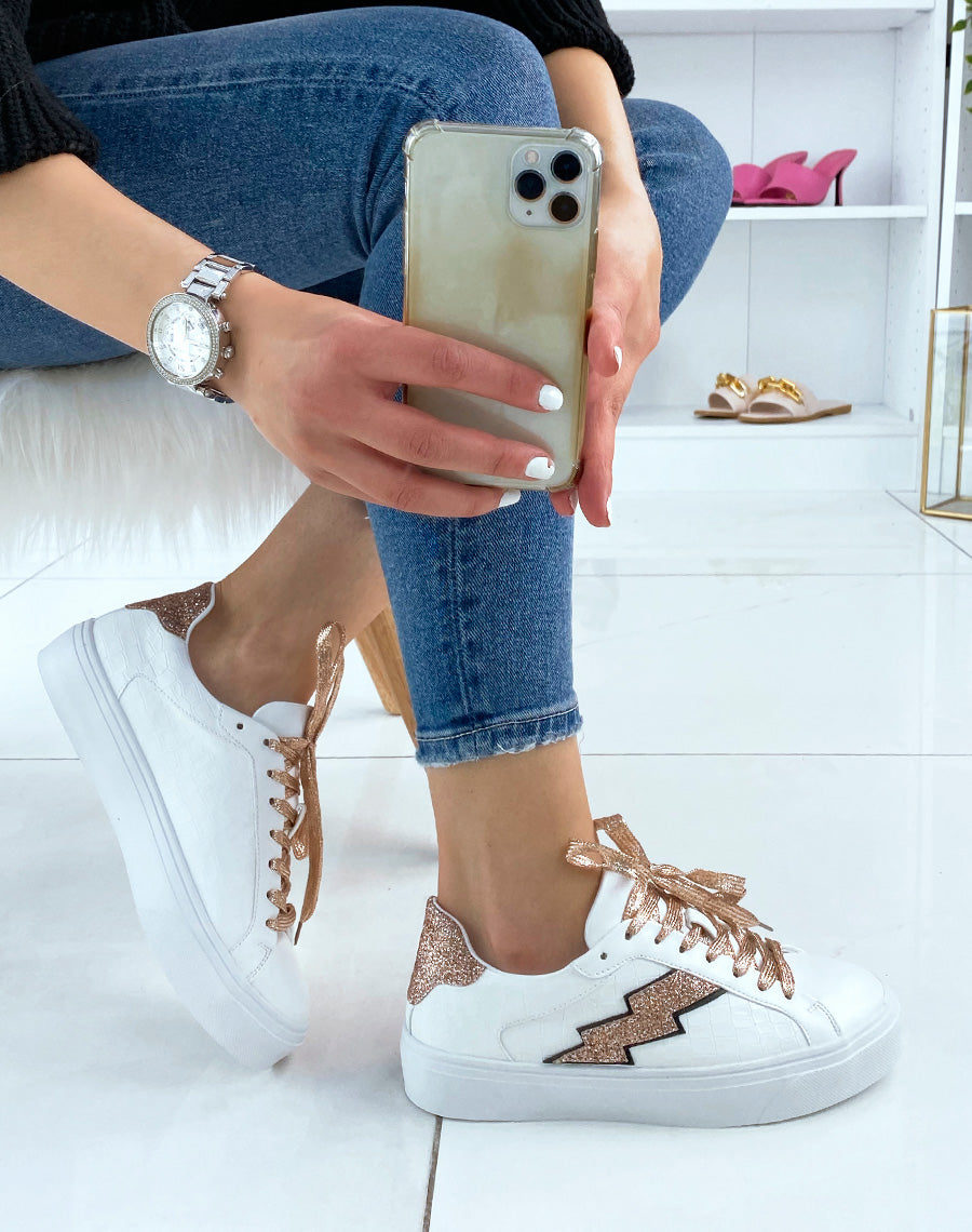 Baskets blanches à détails rose gold pailletés