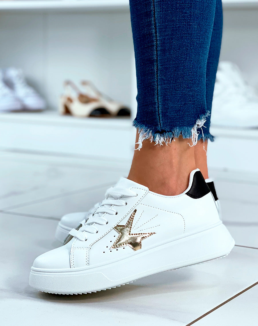Baskets blanches à détails étoile dorée