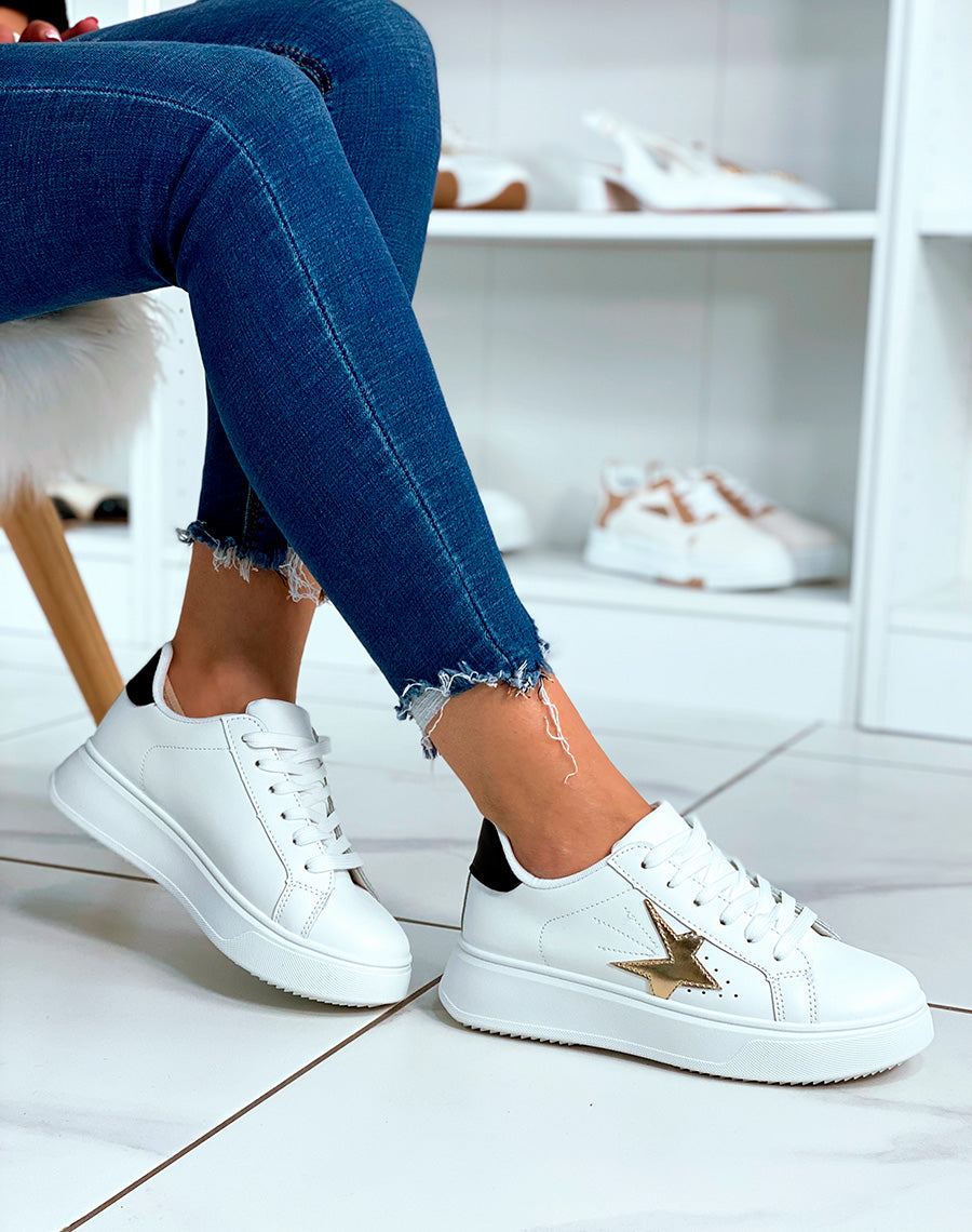 Baskets blanches à détails étoile dorée
