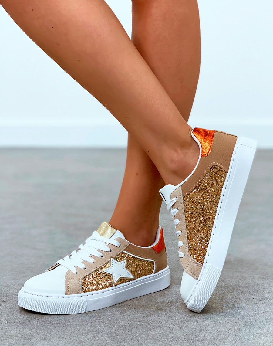 Baskets blanches à empiècement doré pailletée et à détails étoiles