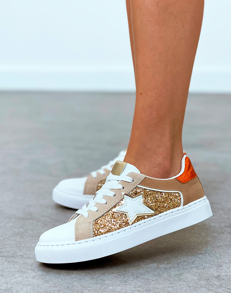 Baskets blanches à empiècement doré pailletée et à détails étoiles