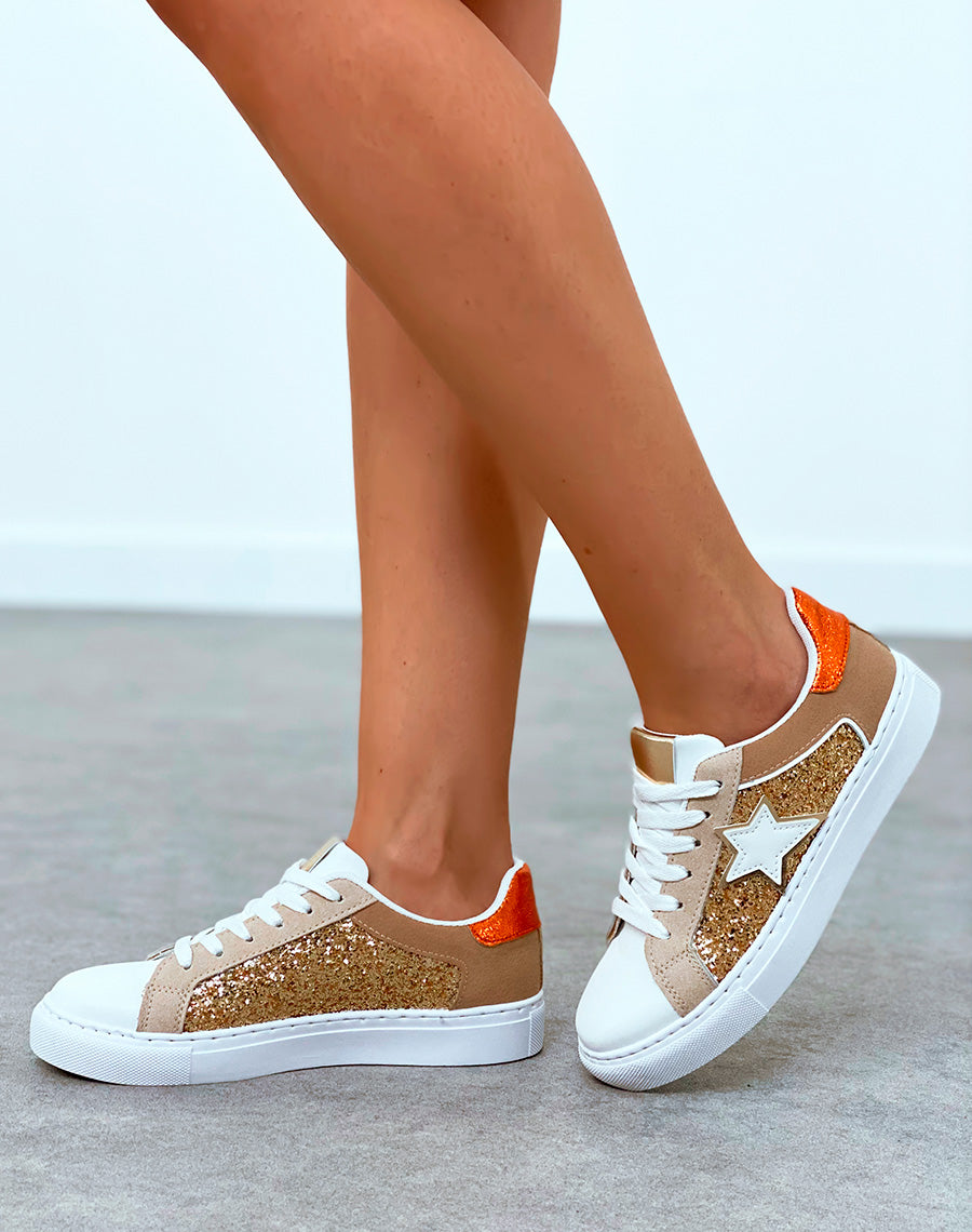 Baskets blanches à empiècement doré pailletée et à détails étoiles