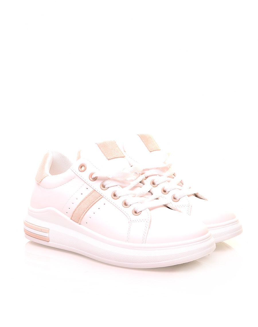 Baskets blanches à empiècement en suédine beige