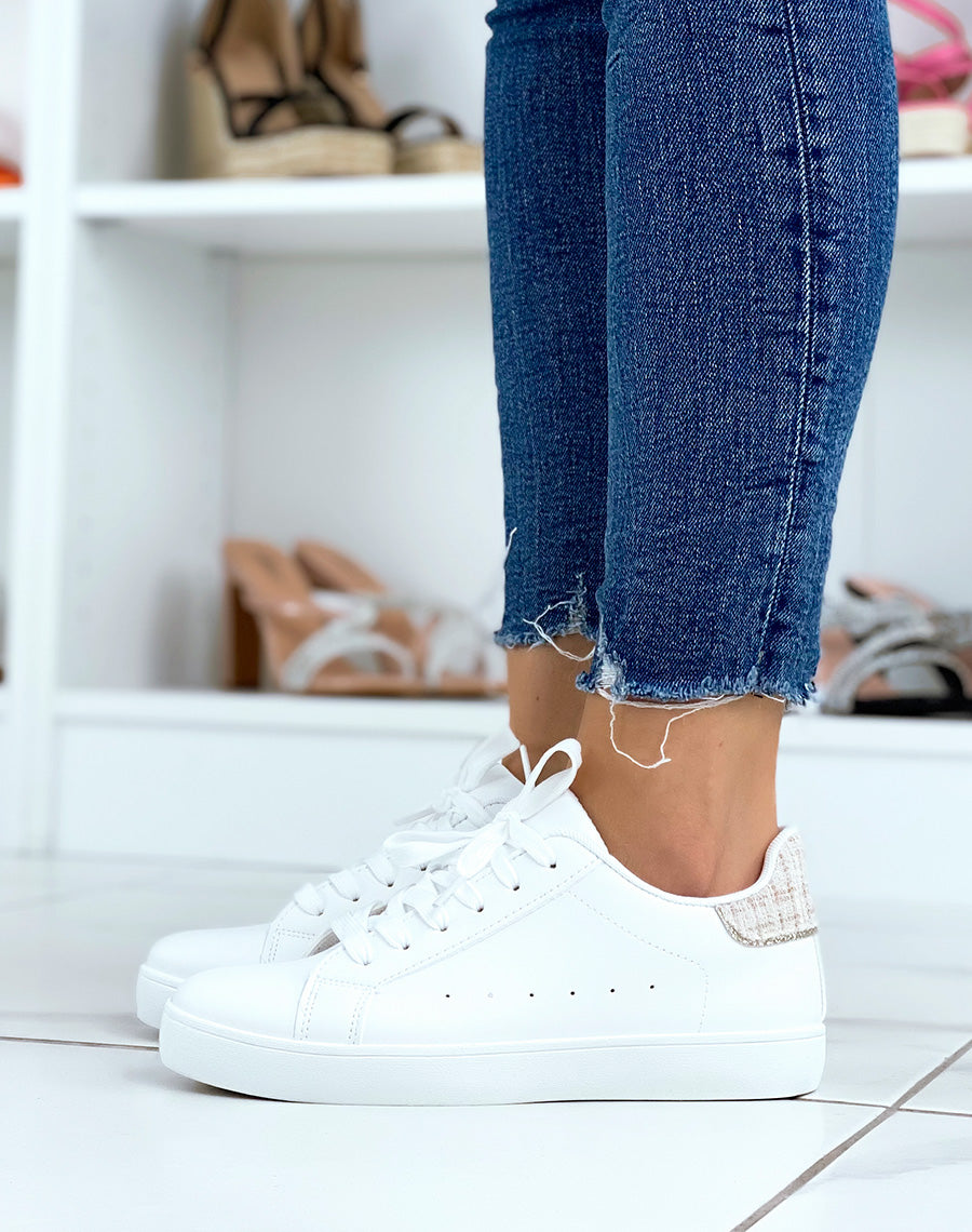 Baskets blanches à empiècement en tweed beige