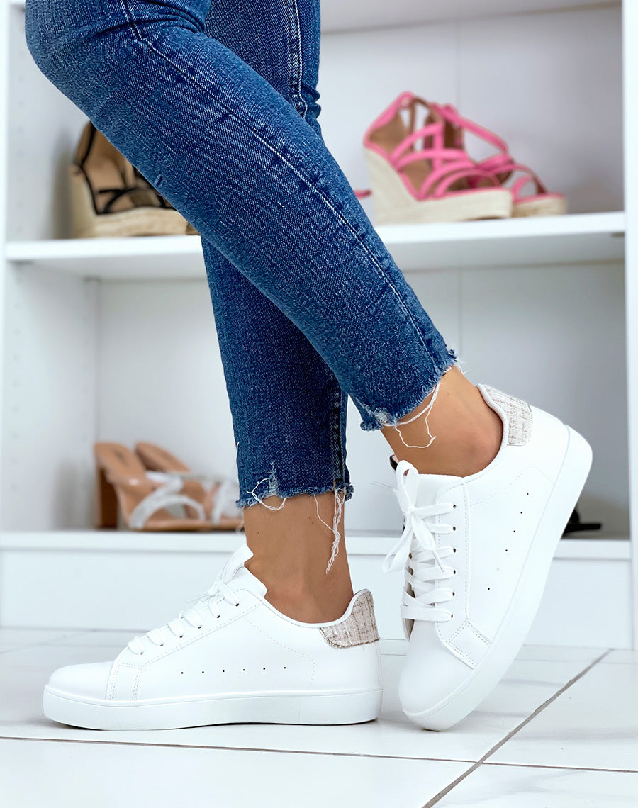 Baskets blanches à empiècement en tweed beige