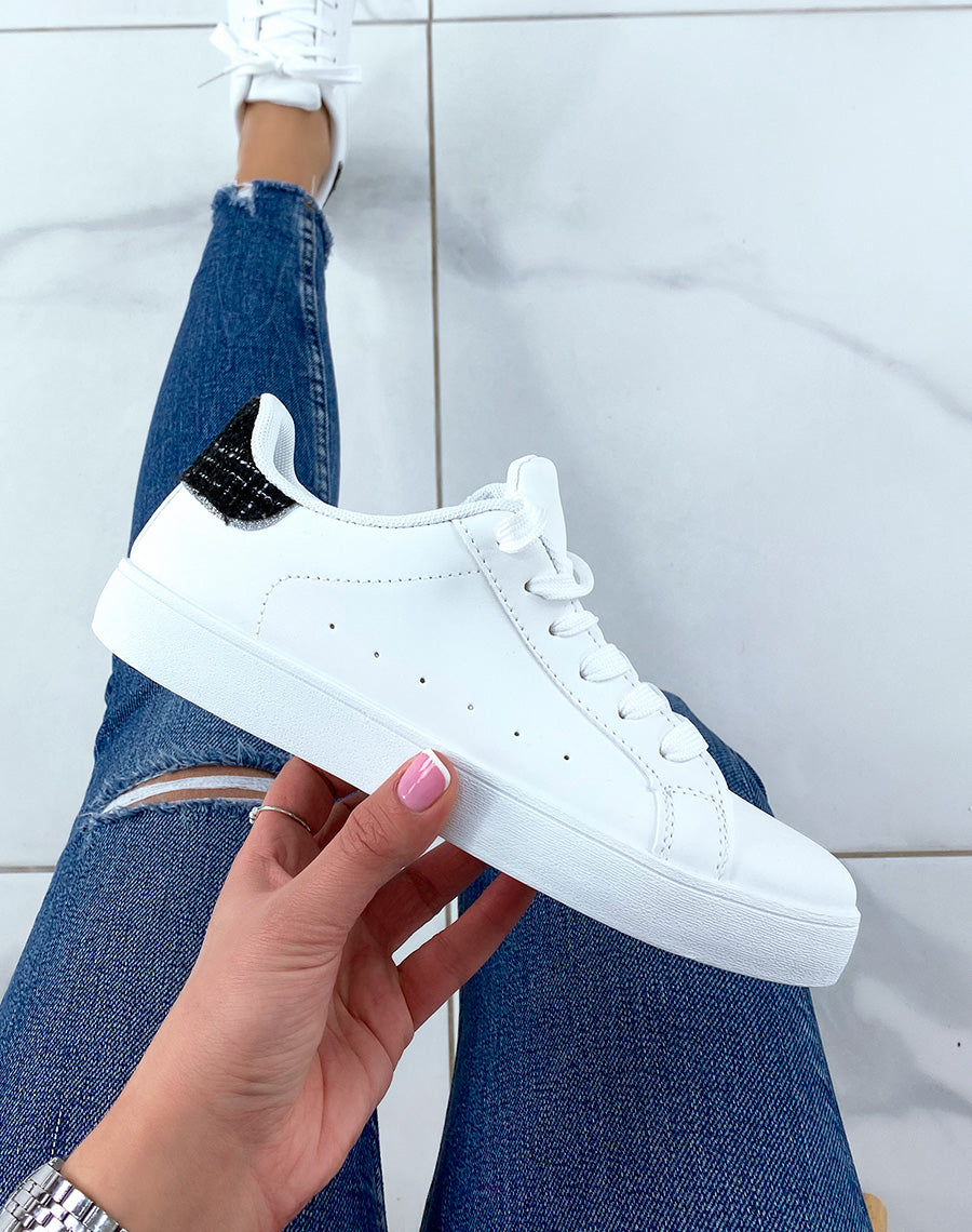 Baskets blanches à empiècement en tweed noir