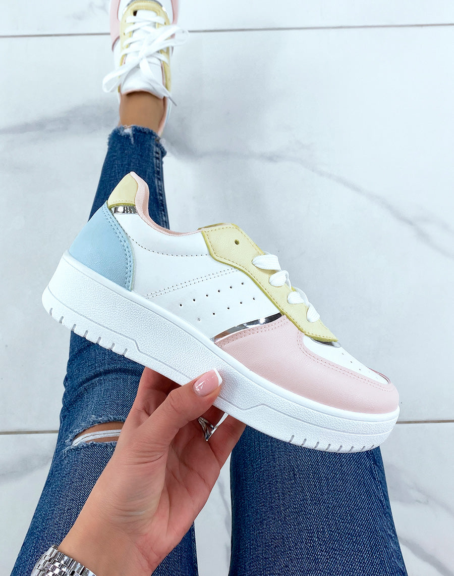 Baskets blanches à empiècement pastel et argenté